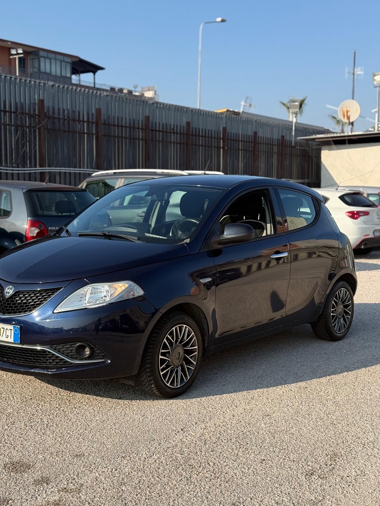 Lancia Ypsilon 1.2 69 CV 5 porte Mya