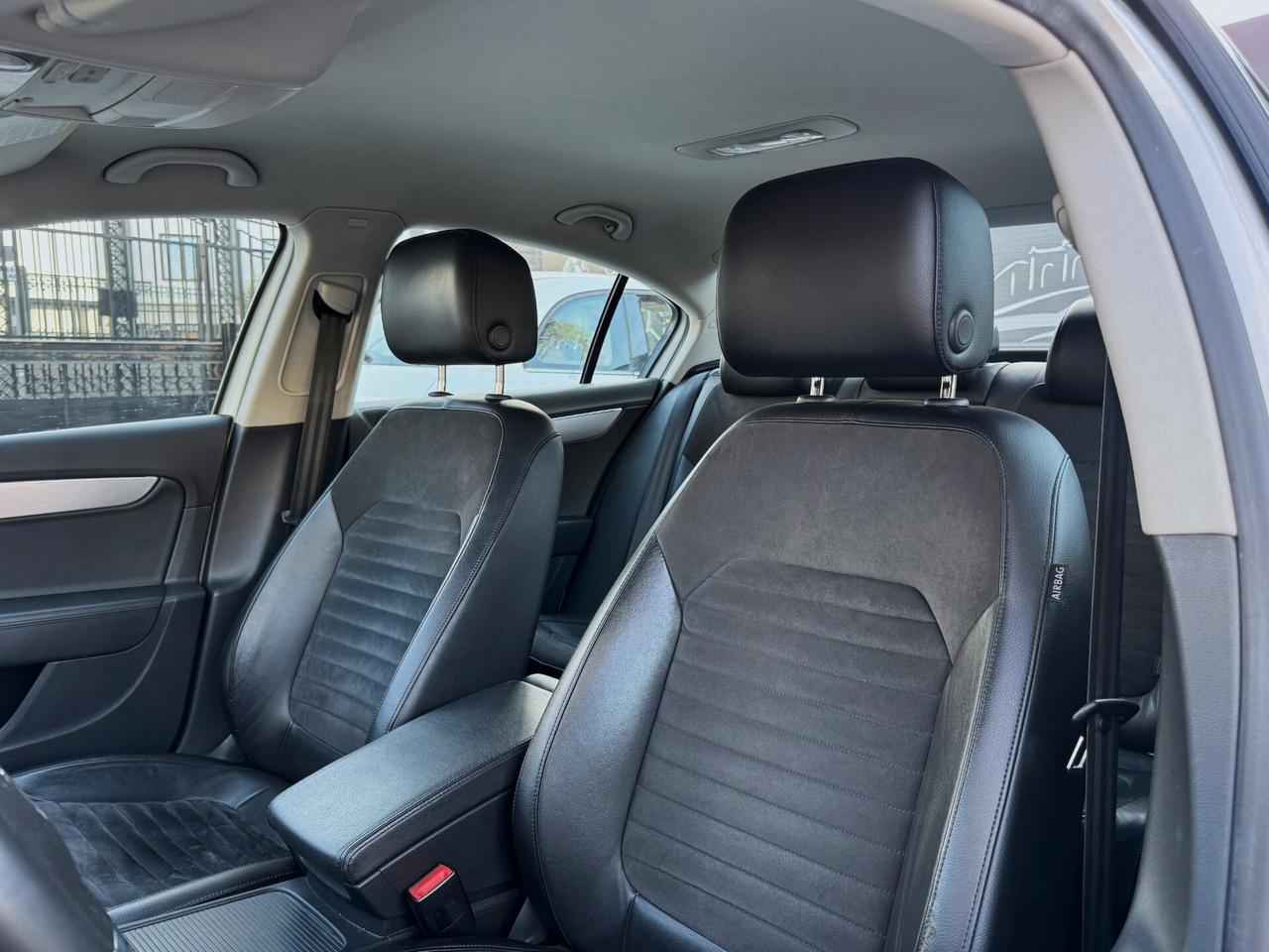 Volkswagen Passat 2.0 TDI Highline 140CV Berlina