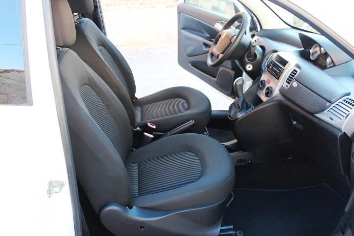 Lancia Ypsilon 1.3 MJT New Oro ESTETICA DA ESPOSIZIONE 5POSTI CLIMA CD USB AUX IN PNEUMATICI ALL SEASON