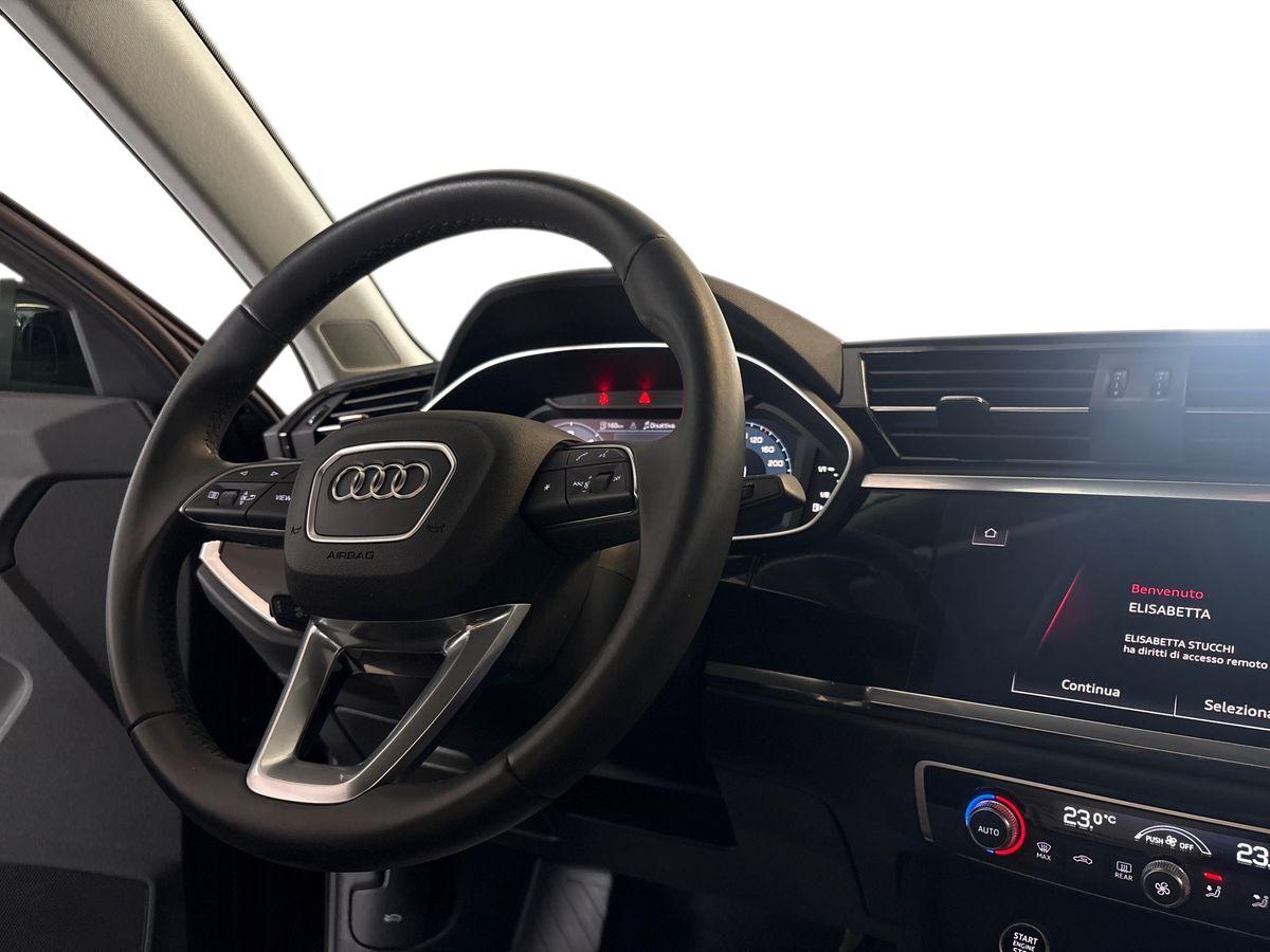 AUDI Q3 35 2.0 tdi Business s-tronic