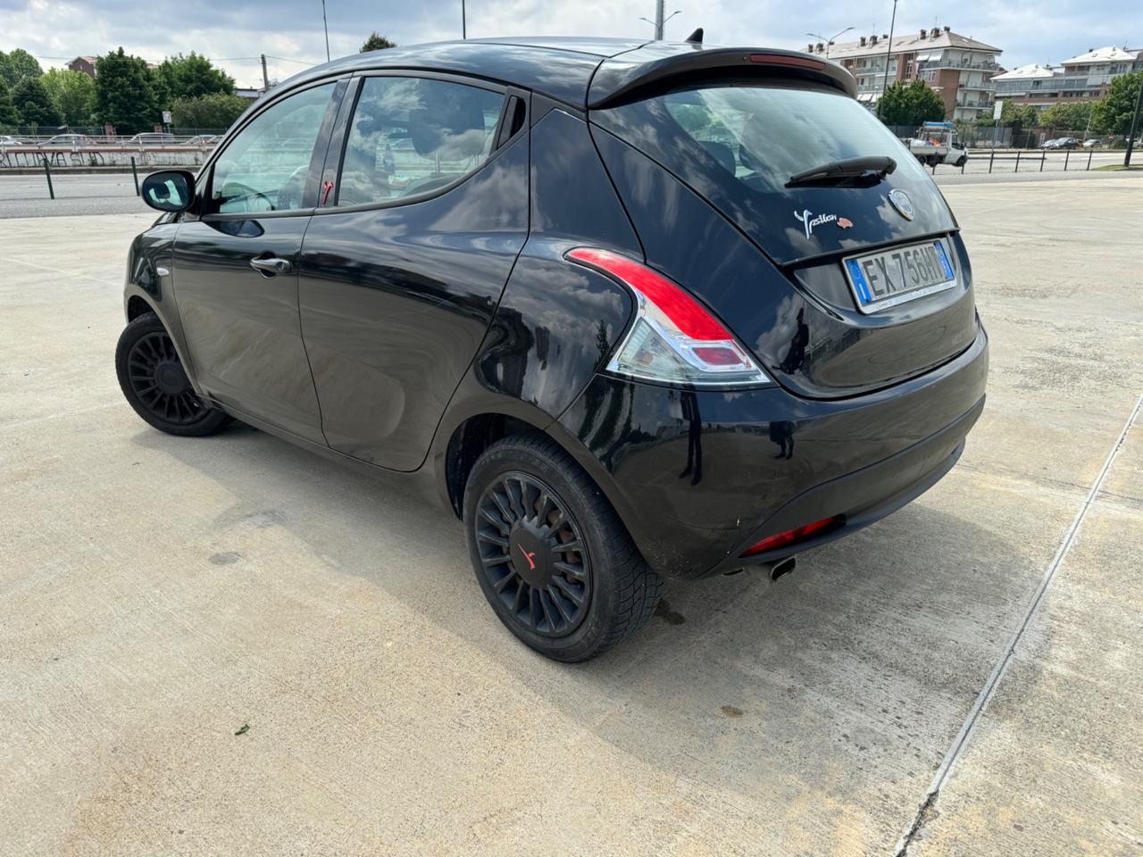 Lancia Ypsilon 1.2 69 CV 5 porte GPL Ecochic Silver