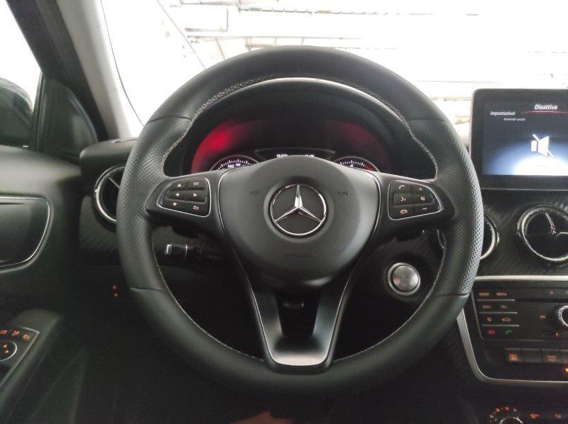 Mercedes-Benz GLA (X156) - GLA 200 d Automatic 4Matic Business Extra
