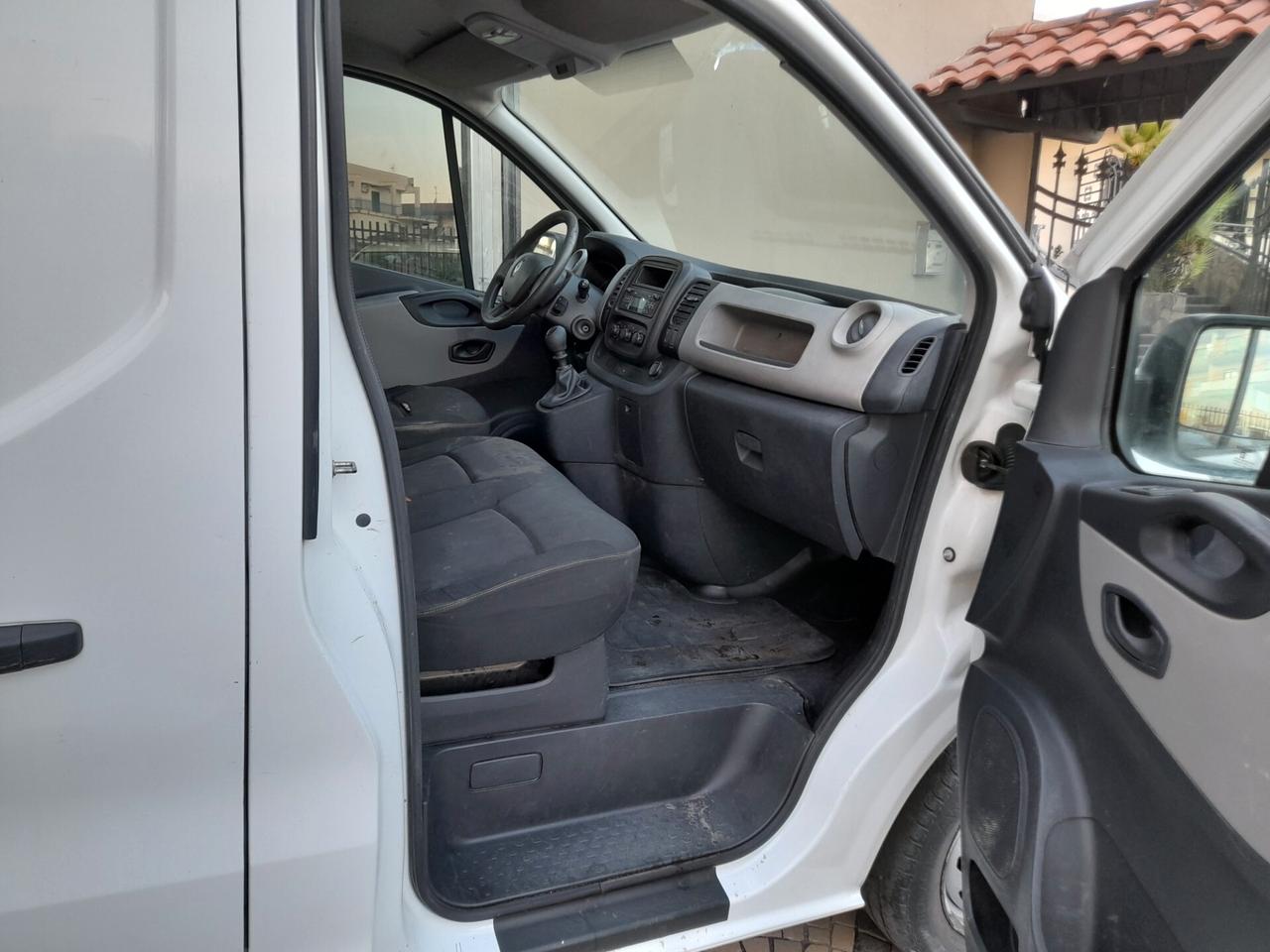 RENAULT TRAFIC 2014