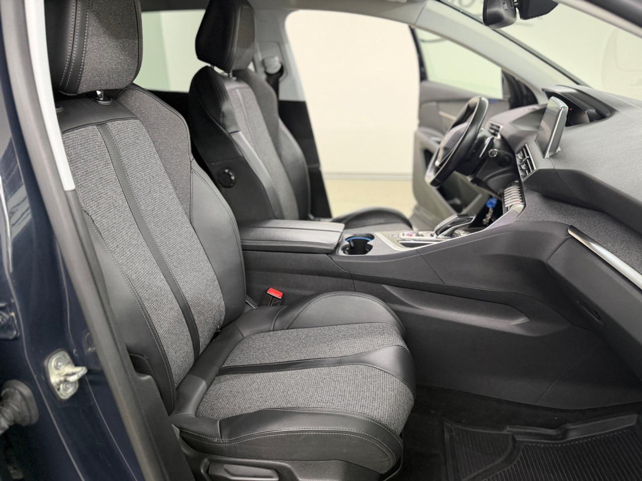 PEUGEOT 3008 CAMBIO AUTOMATICO (anno 2020)