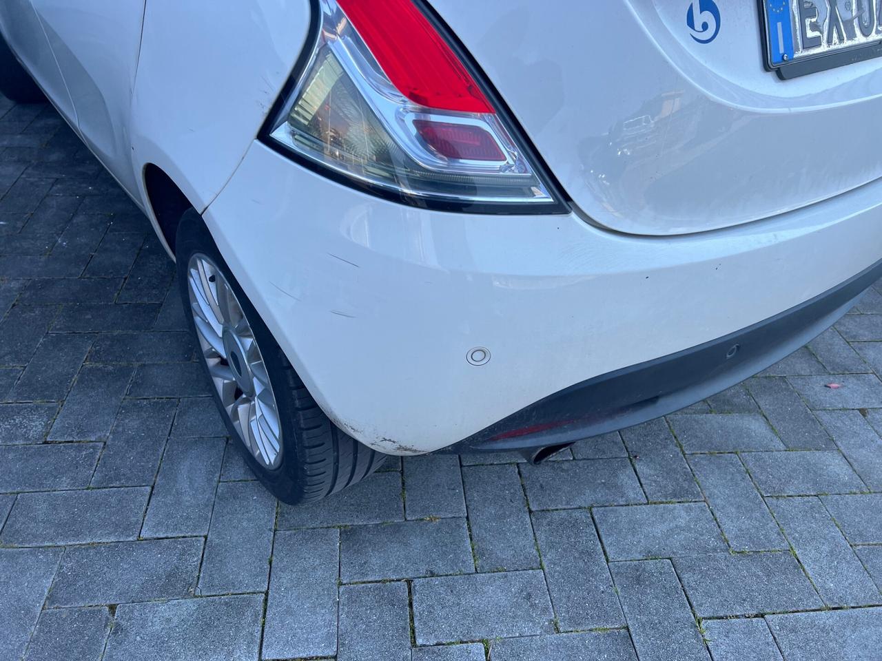Lancia Ypsilon 1.2 69 CV 5 porte GPL Ecochic Silver
