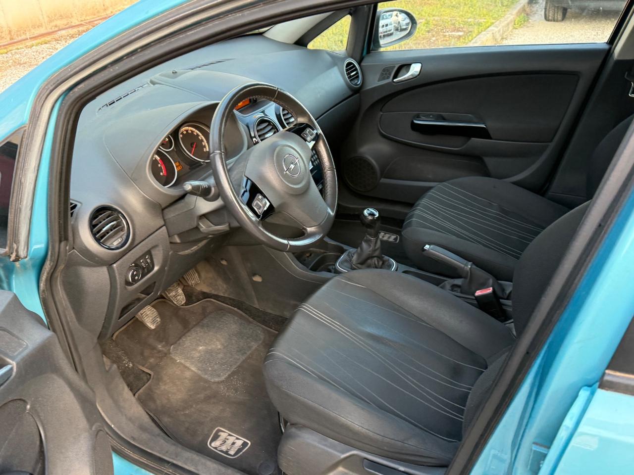 Opel Corsa 1.4 16V 5 porte Cosmo