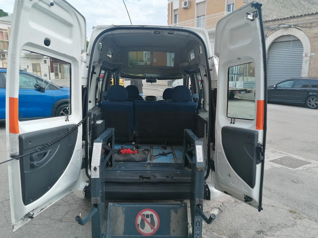 Fiat Doblo 1.9 JTD TRASPORTO DISABILI