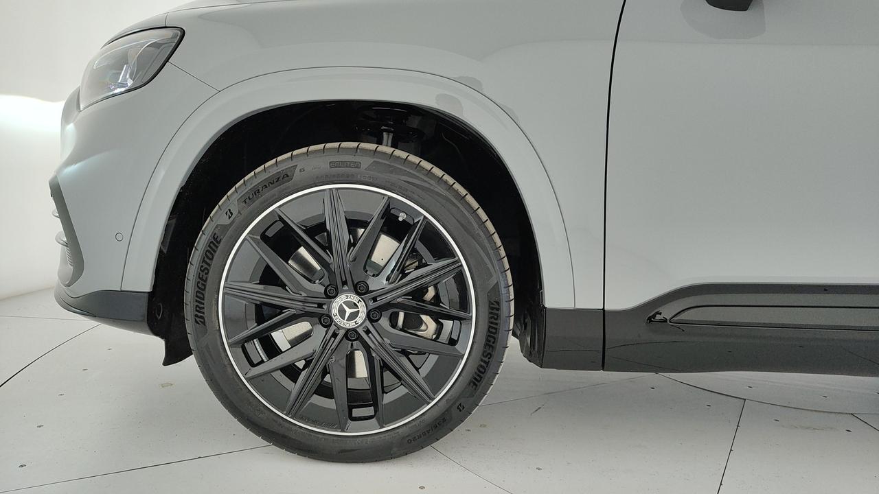 Mercedes-Benz GLB 250+ con tecnologia EQ