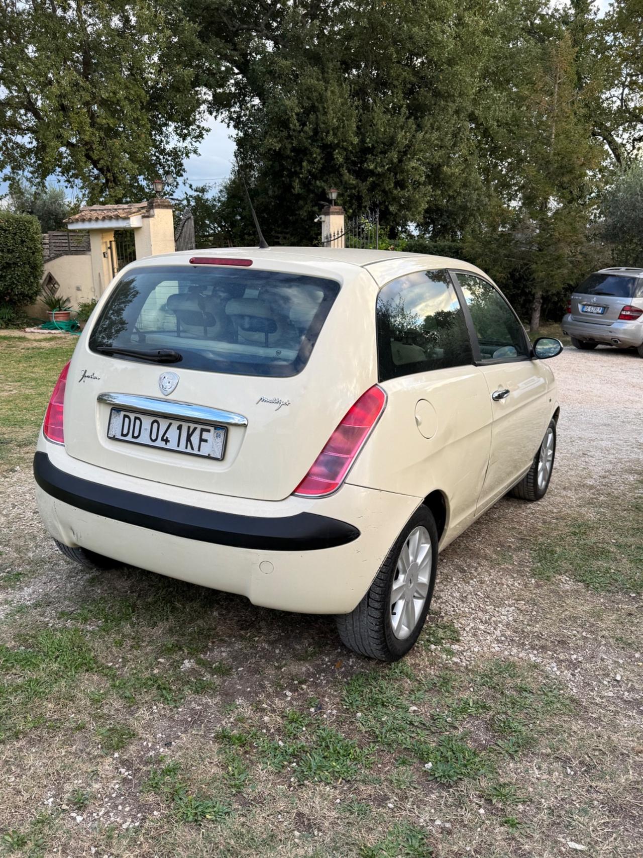 Lancia Ypsilon 1.3 MJT 75 CV Argento