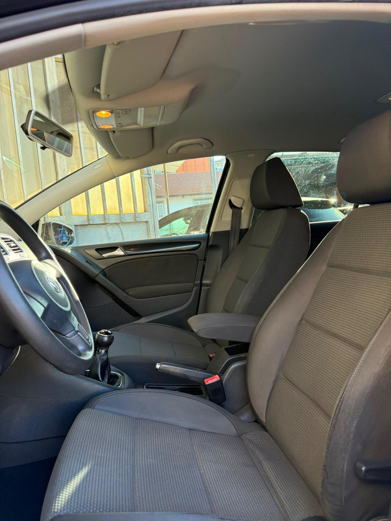 VOLKSWAGEN GOLF VI 1.6 BENZINA COMFORTLINE 5 PORTE – EURO 5B