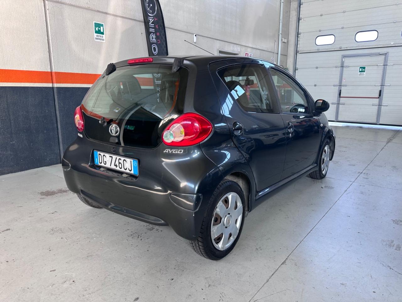 Toyota Aygo 1.0 12V VVT-i 5 porte Sol