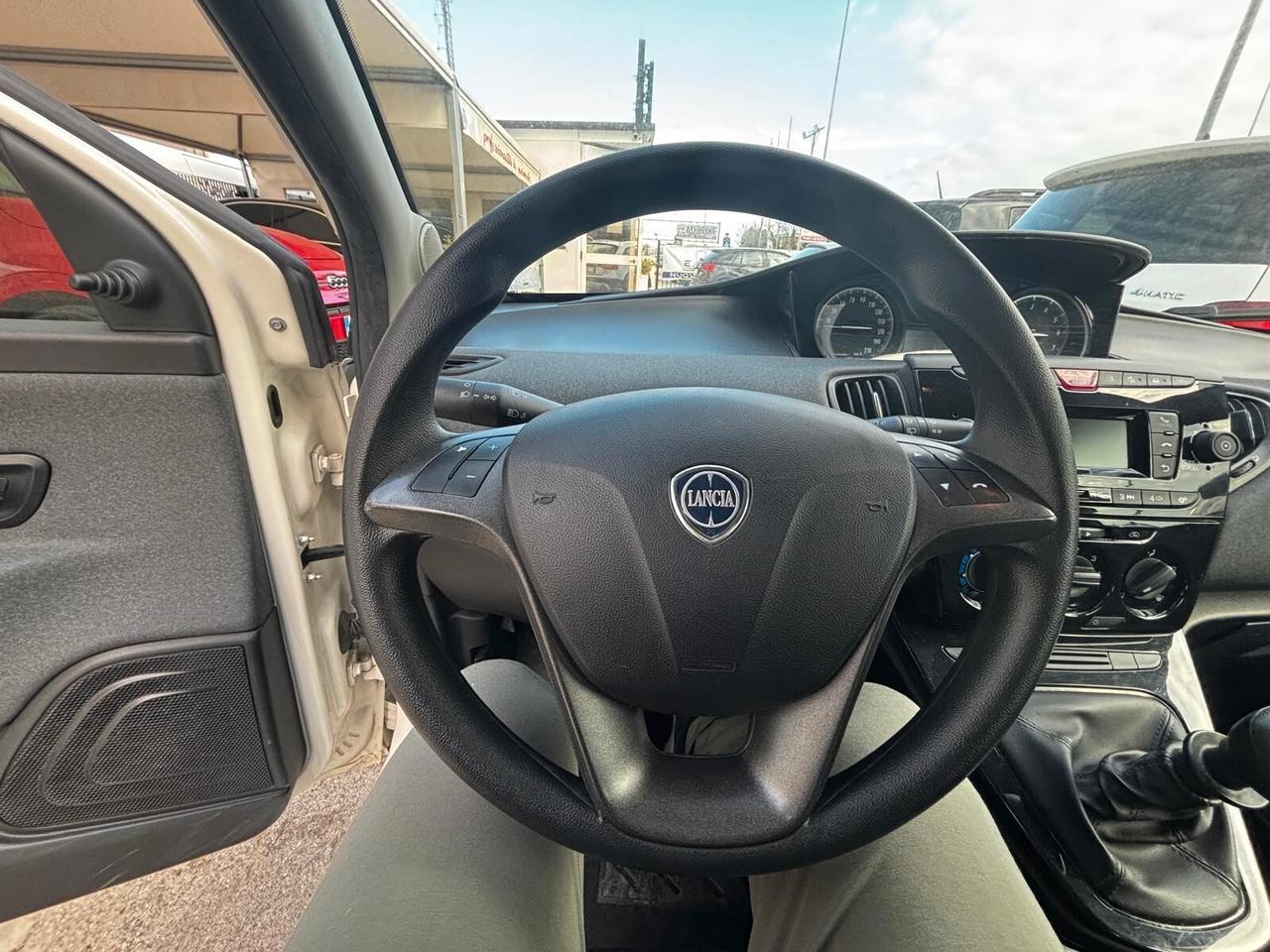 Lancia Ypsilon 1.0 FireFly 5 porte S&S Hybrid Ecochic Silver