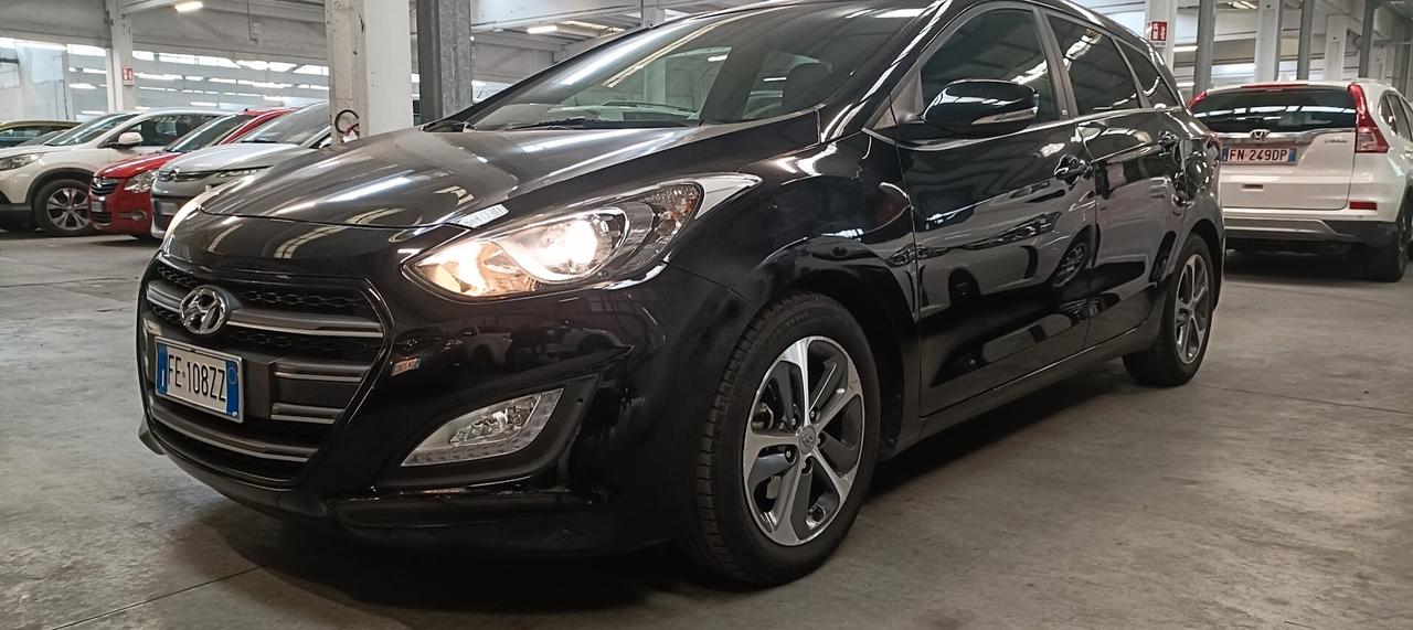 Hyundai i30 Wagon 1.6 CRDi SOLO 120MILA KM!!!!!!!!