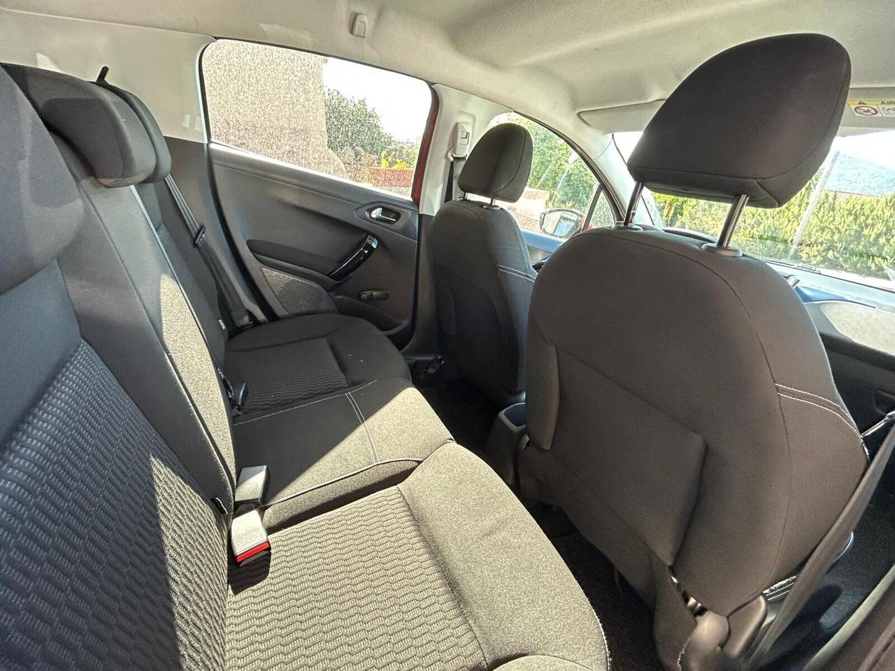 Peugeot 208 BlueHDi 75 5 porte Black Line 2