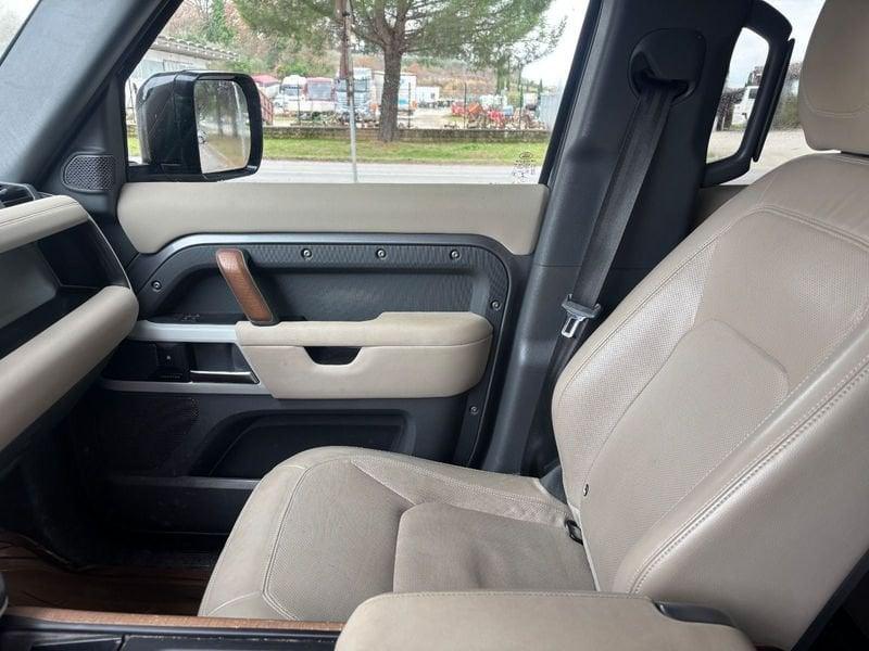 Land Rover Defender 3.0 D6 200 110 SE AWD auto.