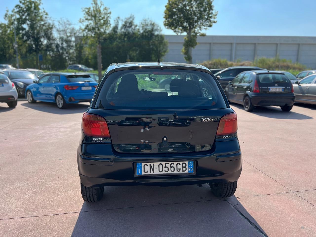 Toyota Yaris 1.0i 16V cat 5 porte Sol
