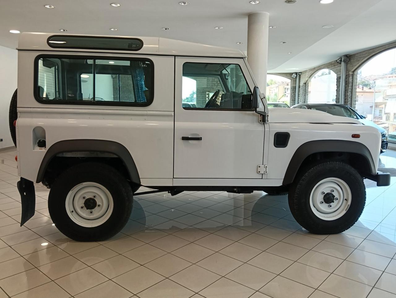 Land Rover Defender 90 2.2 TD4 Station Wagon Adventure Edition N1