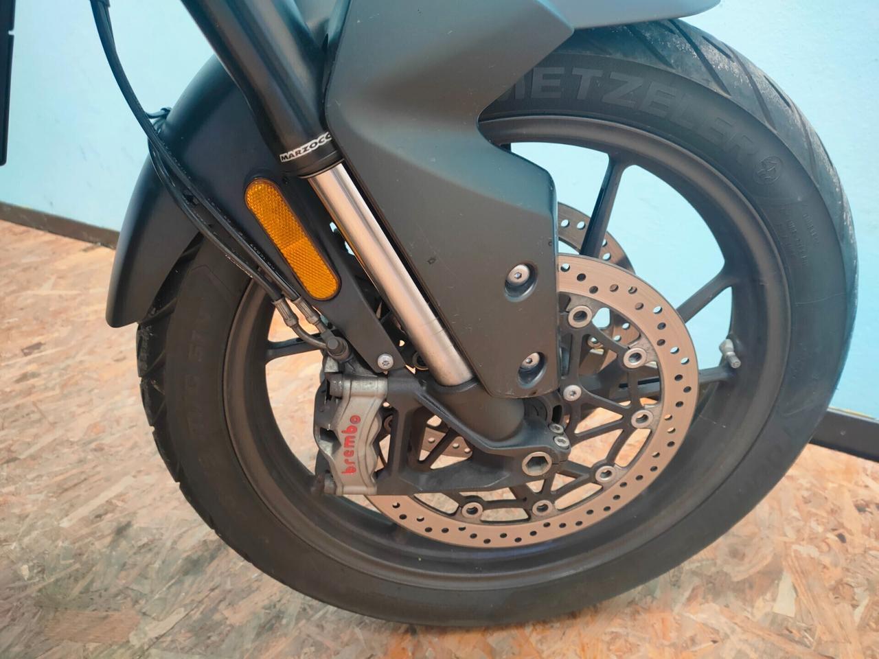 Triumph Tiger 900 GT PRO con tris borse originali
