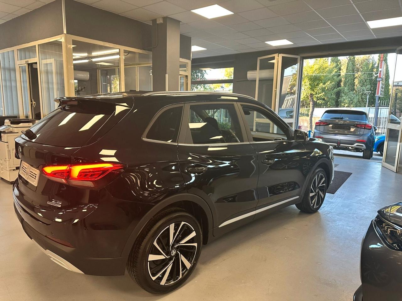 Mg ZS Hybrid+ Luxury SENZA VINCOLI
