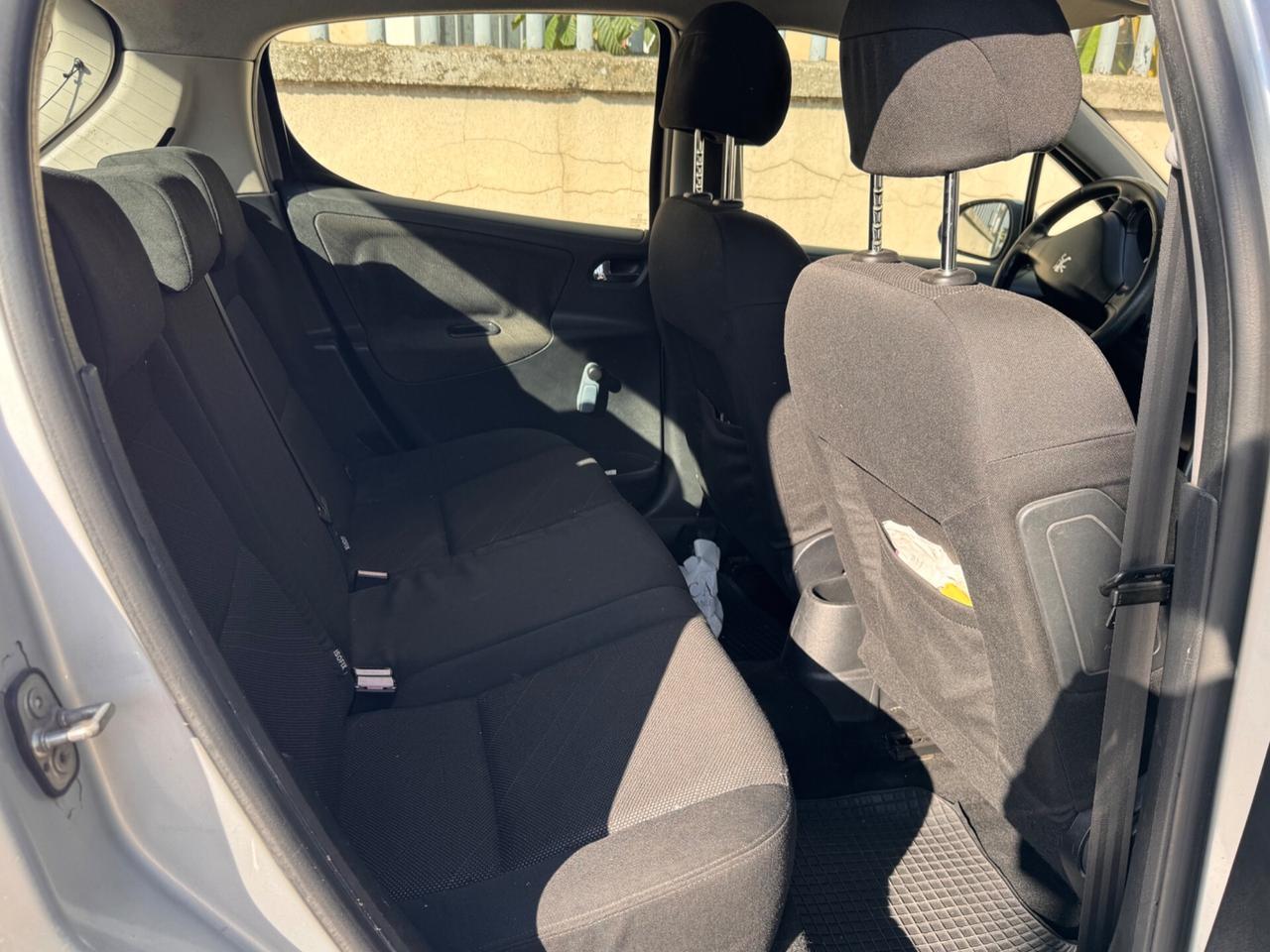 Peugeot 207 1.6 HDi 110CV 5p. Féline