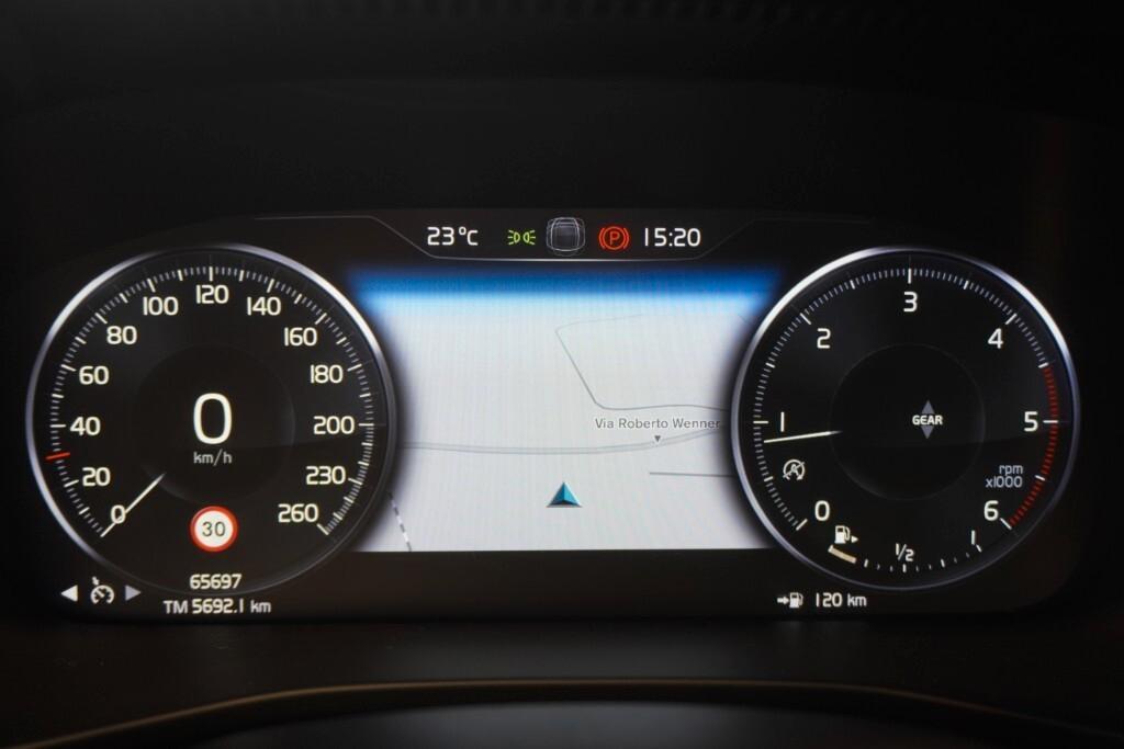 VOLVO XC40 2.0D D3 150CV 6M. BUSINESS ( FARI LED - COCKPIT - CRUISE - NAVI - SENSORI POST. - TELECAMERA POST. )