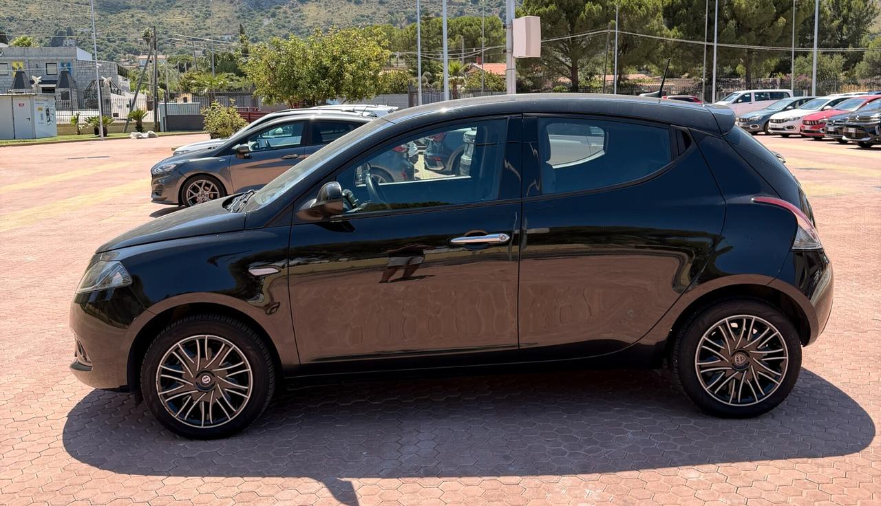 Lancia Ypsilon 1.0 Hybrid Gold | Compatta, Elegante e Super Accessoriata