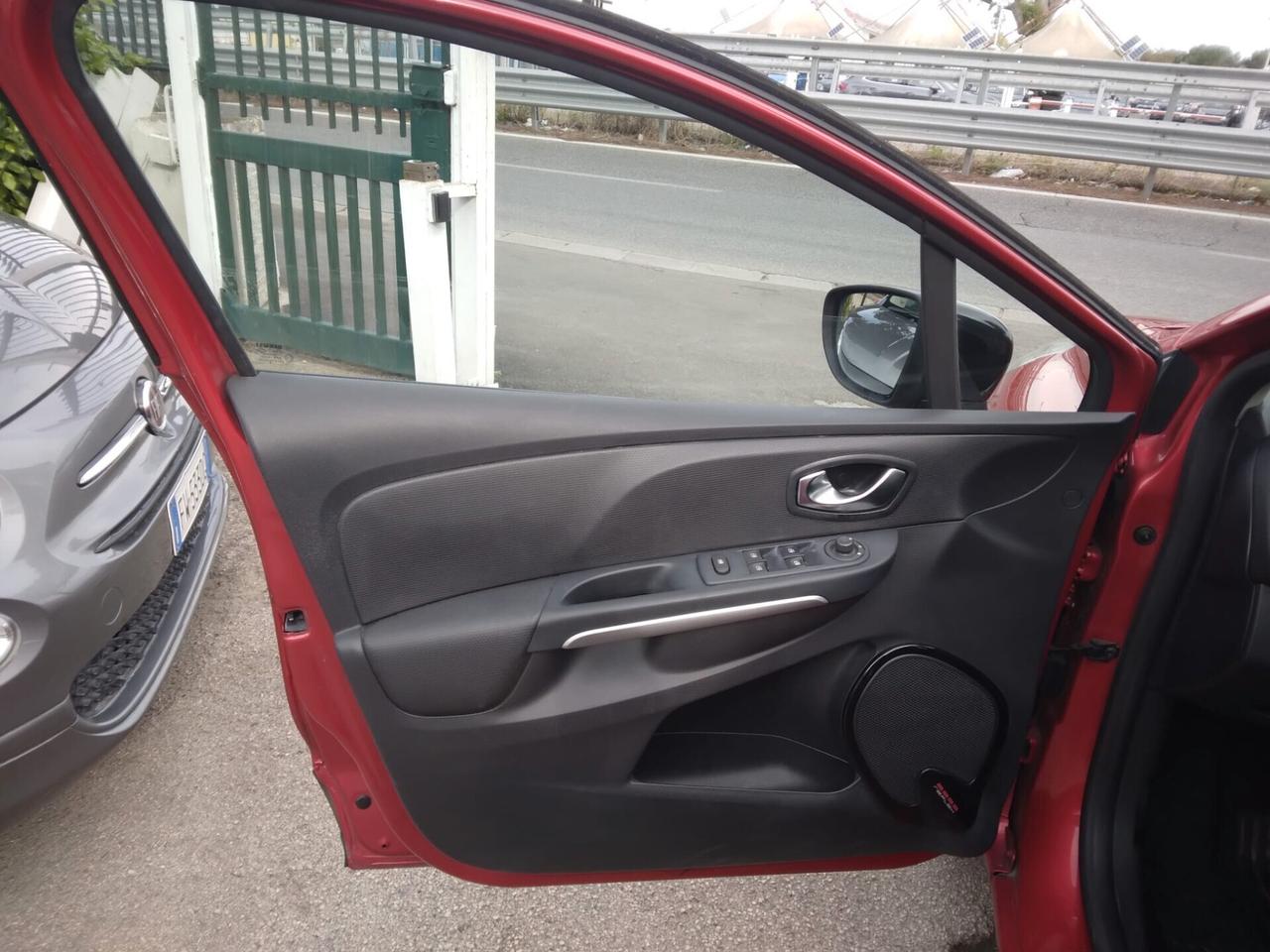 Renault Clio 1.5 dCi Costume National 2015