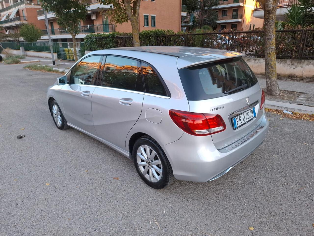 MERCEDES-BENZ B180 AUTOMATIC PREMIUM