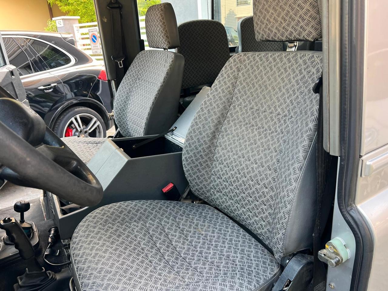 LAND ROVER DEFENDER 90 2.5 Td5 SW SE 6 posti