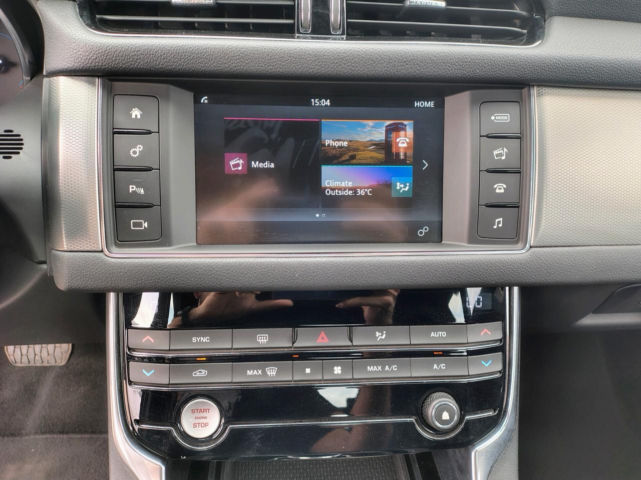 Jaguar XF aut. Portfolio (SOLO PER OPERATORI DEL SETTORE)