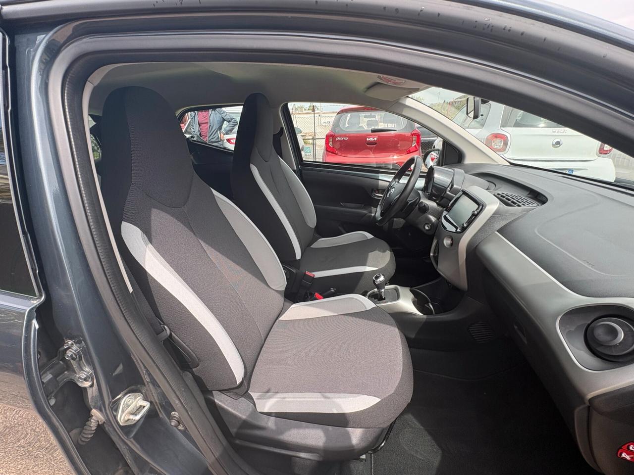Toyota Aygo 1.0 VVT-i 69 CV 5 porte x-business