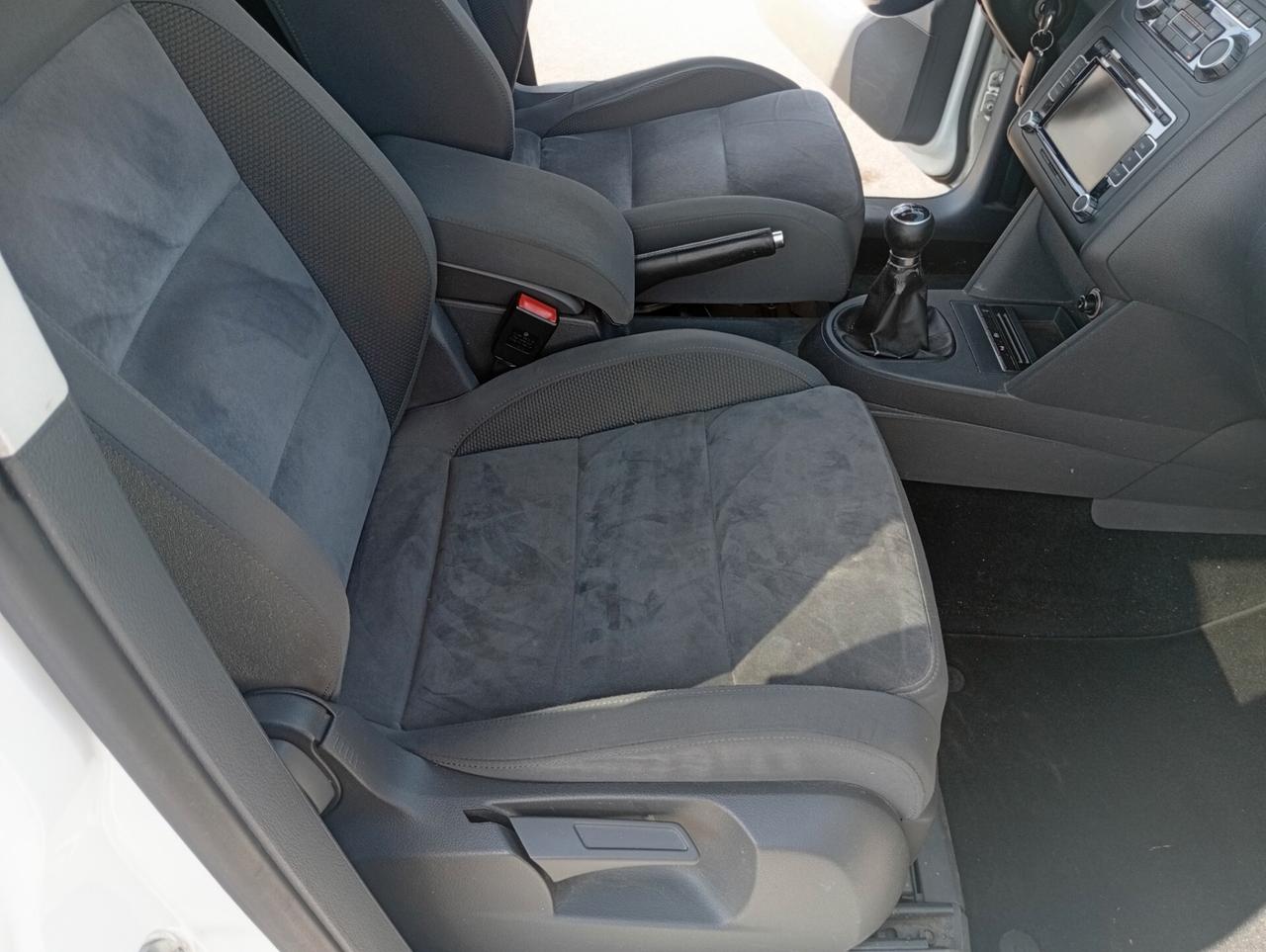 Volkswagen Touran 2.0 TDI 140 CV 7 POSTI