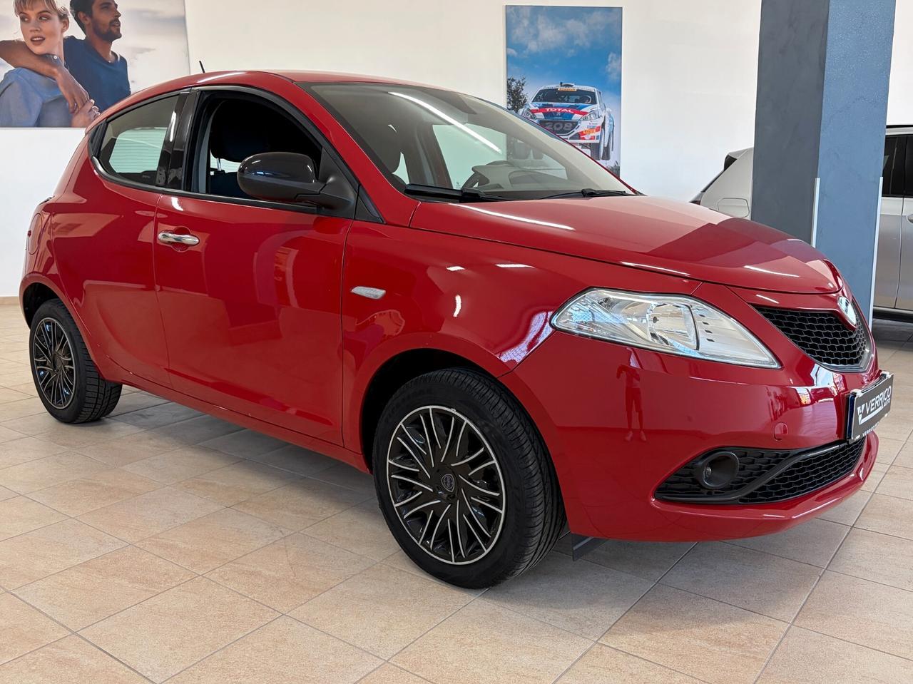 Lancia Ypsilon 1.0 FireFly 5 porte S&S Hybrid Ecochic Silver