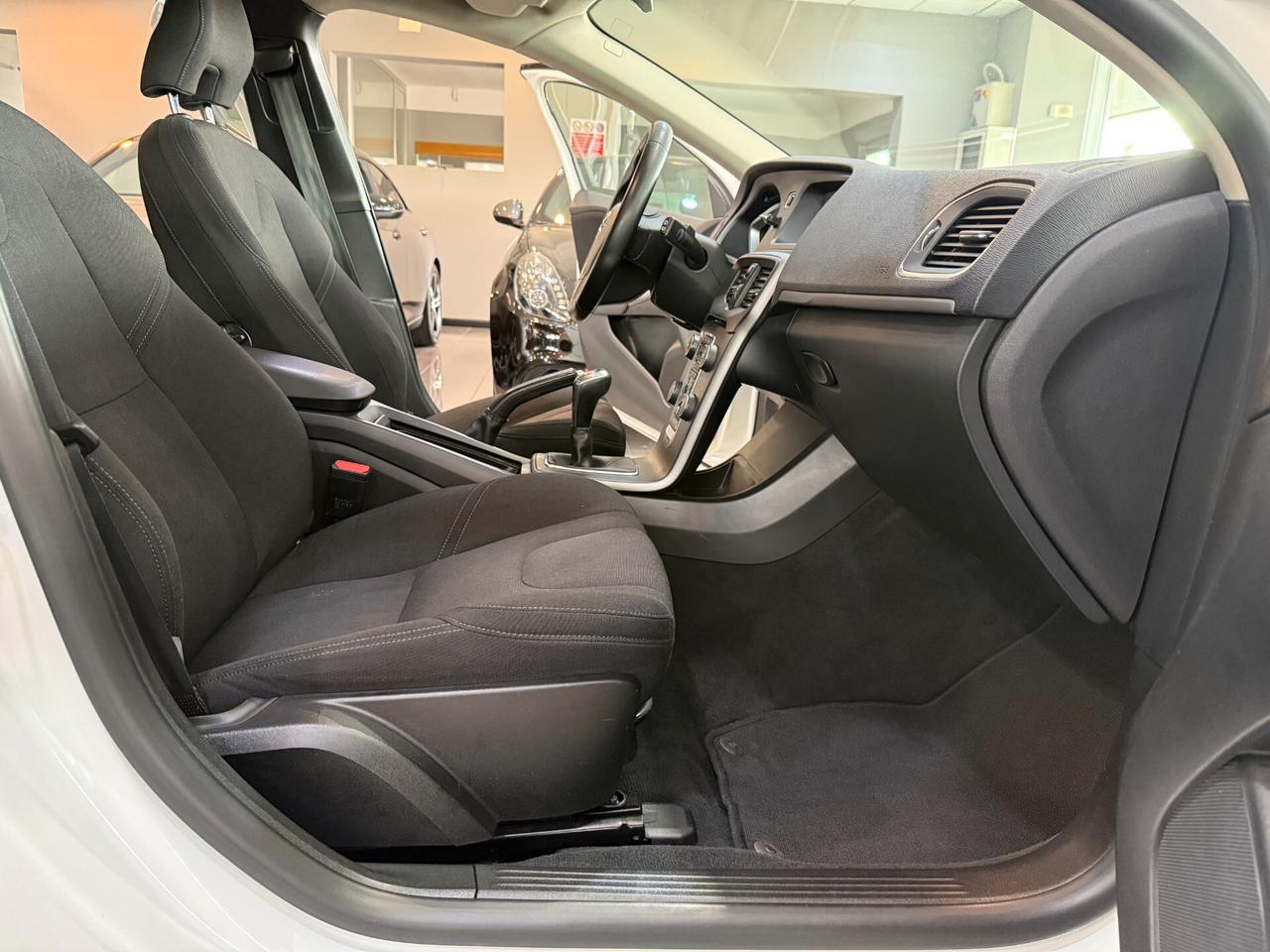 Volvo V40 2.0 d2 Business my17 92.000 KM!!