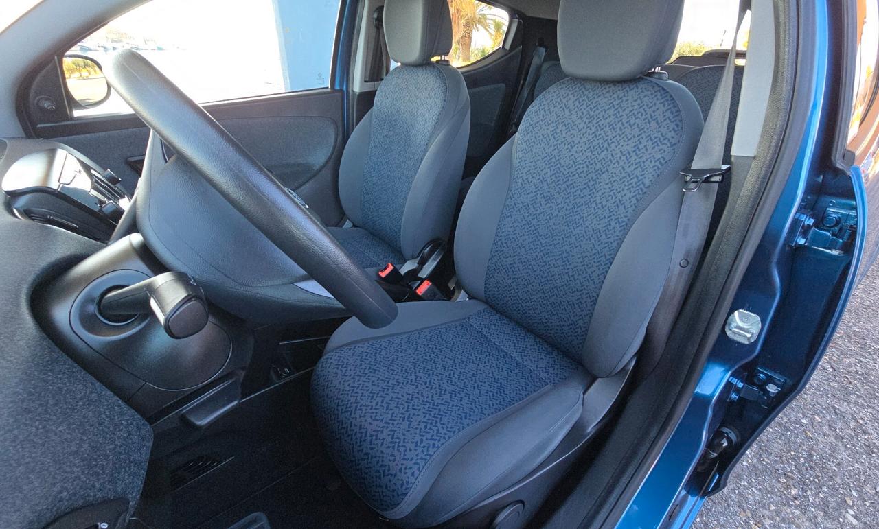 Lancia Ypsilon 1.0 FireFly 5 porte S&S Hybrid Ecochic Silver