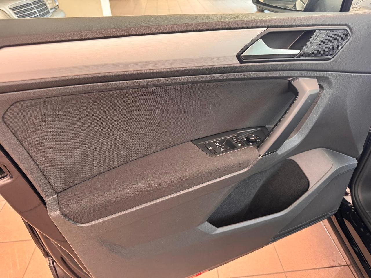 Volkswagen Tiguan 2.0 TDI SCR DSG Business BlueMotion Technology