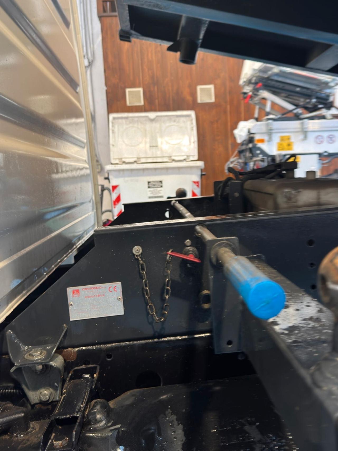 Iveco Daily 35/E4 – Ribaltabile Trilaterale – Euro 4