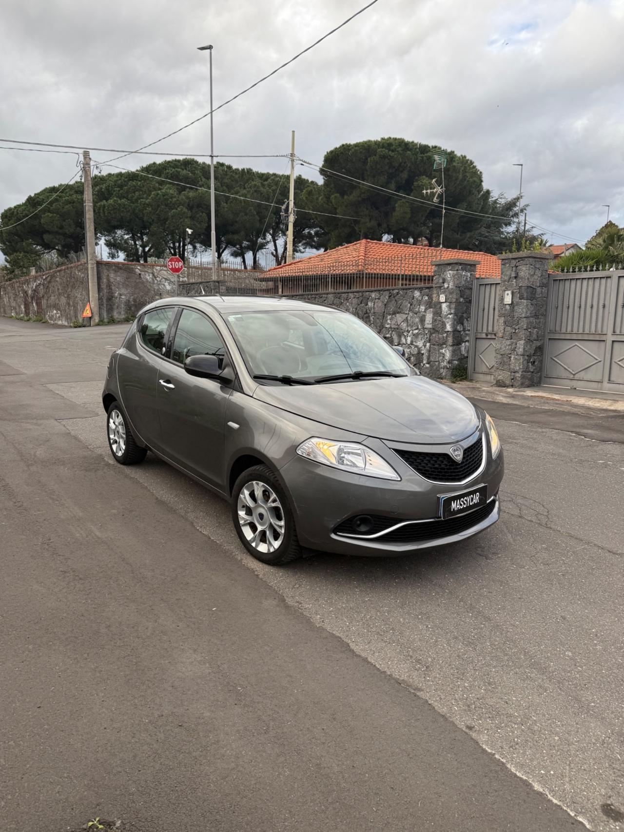 Lancia Ypsilon 1.2 69 CV 5 porte GPL Ecochic Gold