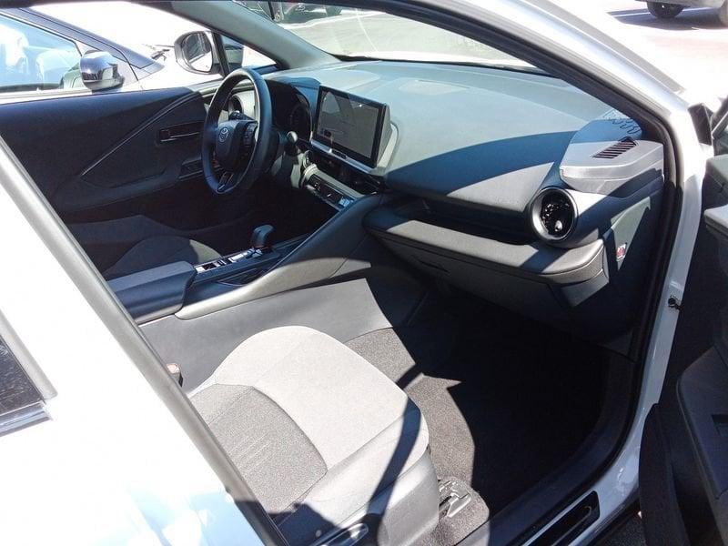 Toyota C-HR (2023-->) 2.0 HV Trend