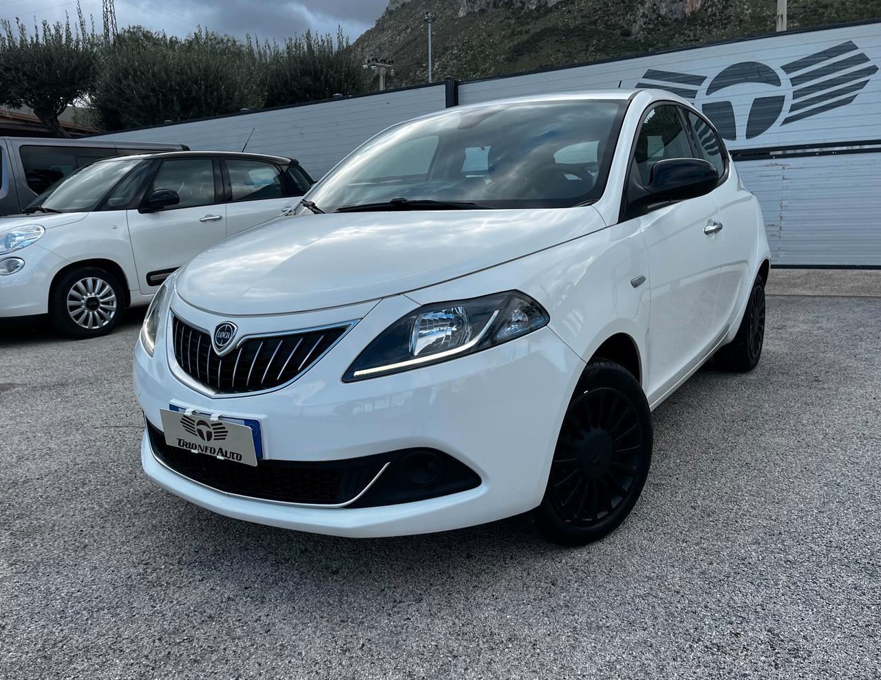 Lancia Ypsilon 1.0 FireFly 5 porte S&S Hybrid Ecochic Silver