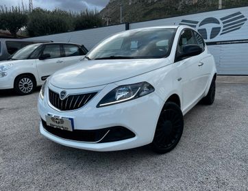 Lancia Ypsilon 1.0 FireFly 5 porte S&S Hybrid Ecochic Silver