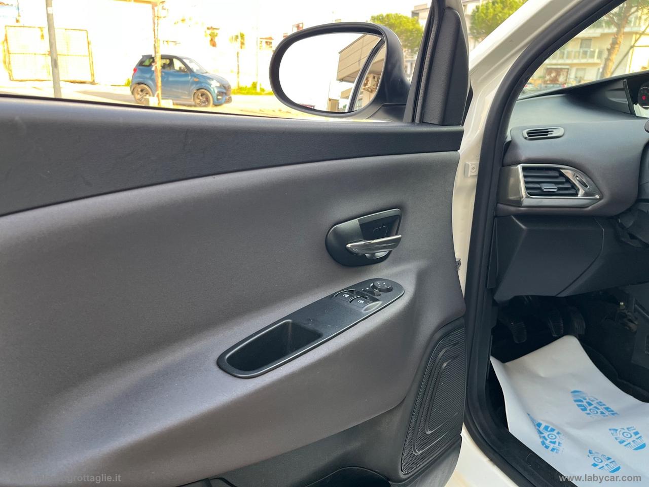 LANCIA Ypsilon 1.2 69 CV 5p. GPL Ecochic Gold