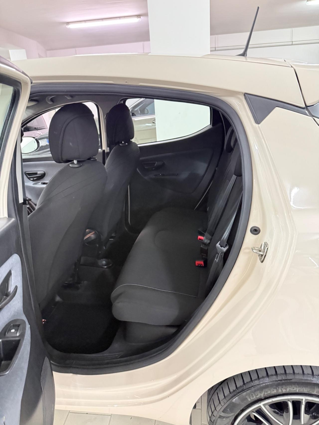 Lancia Ypsilon 1.0 FireFly 5 porte S&S Hybrid Ecochic Gold