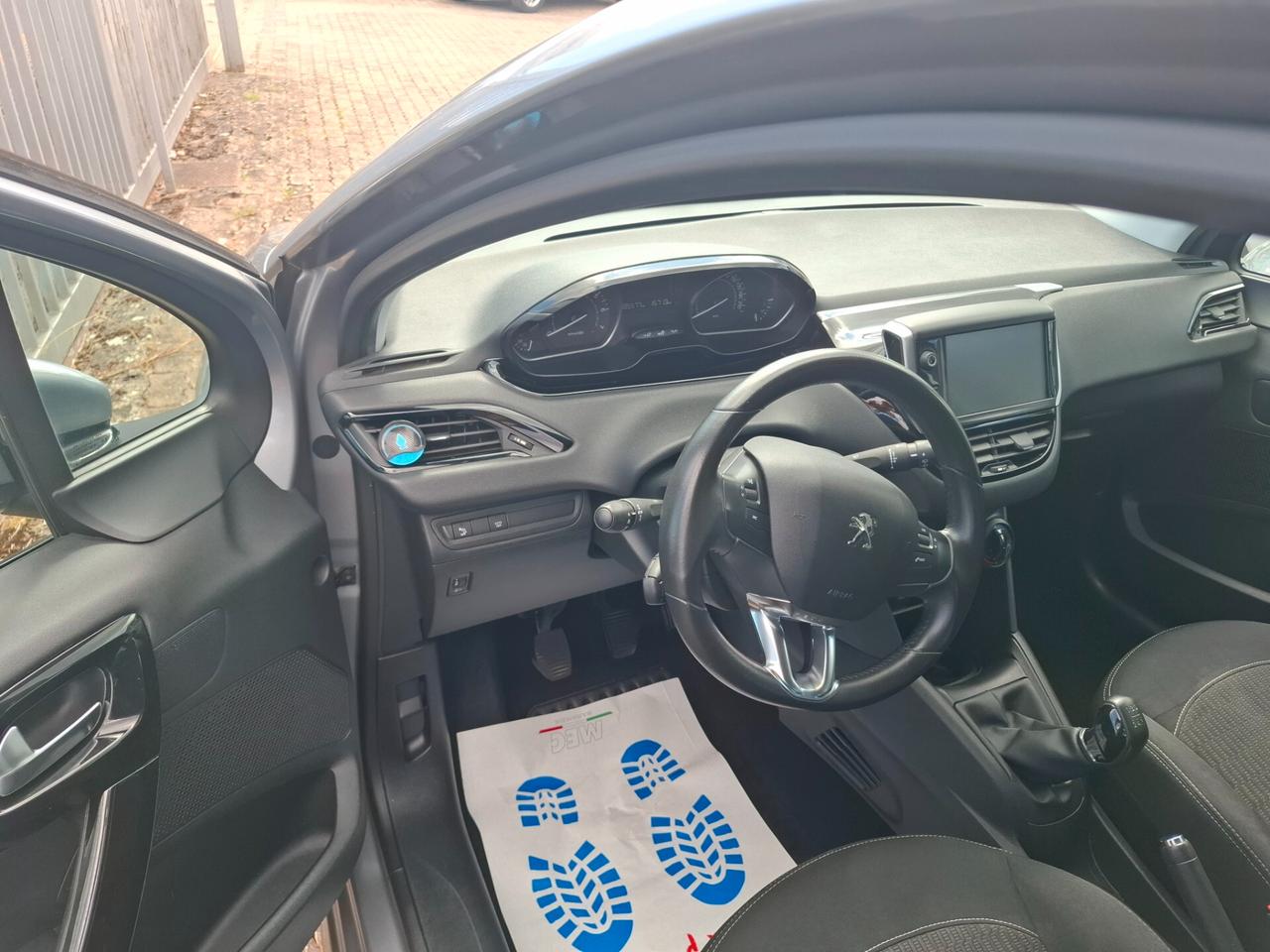 Peugeot 208 PureTech 82 5 porte Allure