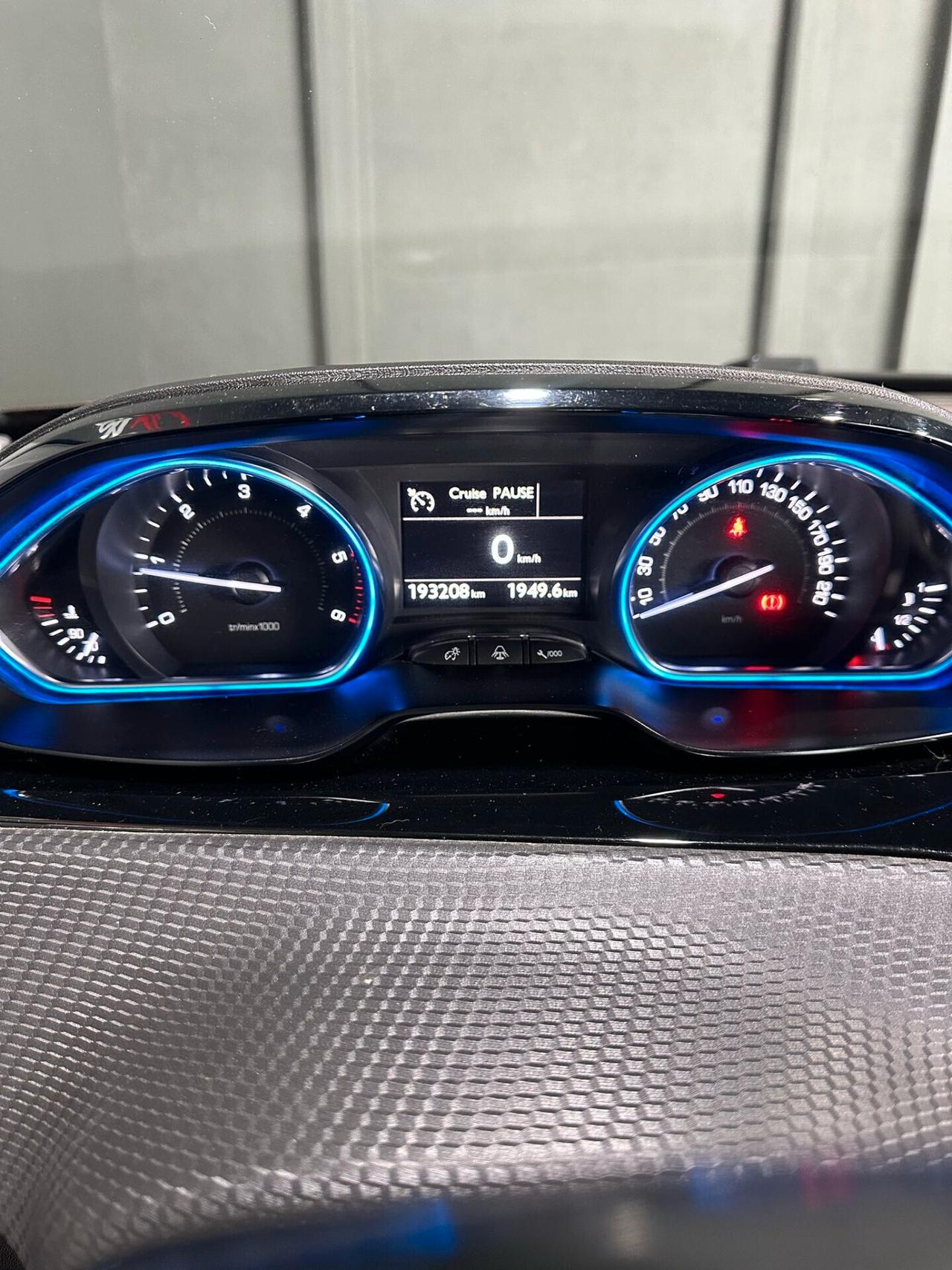 Peugeot 2008 1.6 e-HDi 115 CV Féline