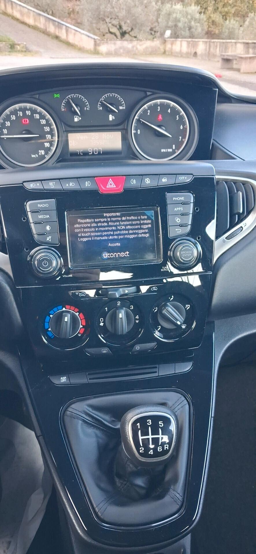 Lancia Ypsilon 1.0 FireFly 5 porte S&S Hybrid Ecochic Gold