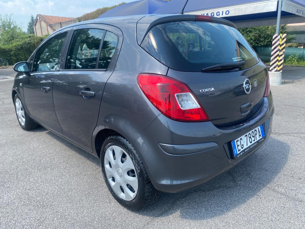 Opel Corsa 1.2 5 porte Cosmo