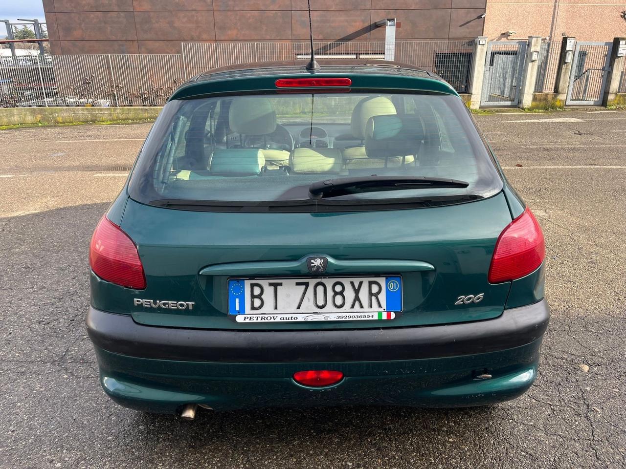 Peugeot 206 1.4benz 2001 109.000km per neopatentati