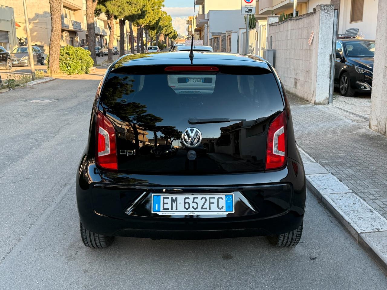 Volkswagen up! 1.0 75CV *Black - 2012
