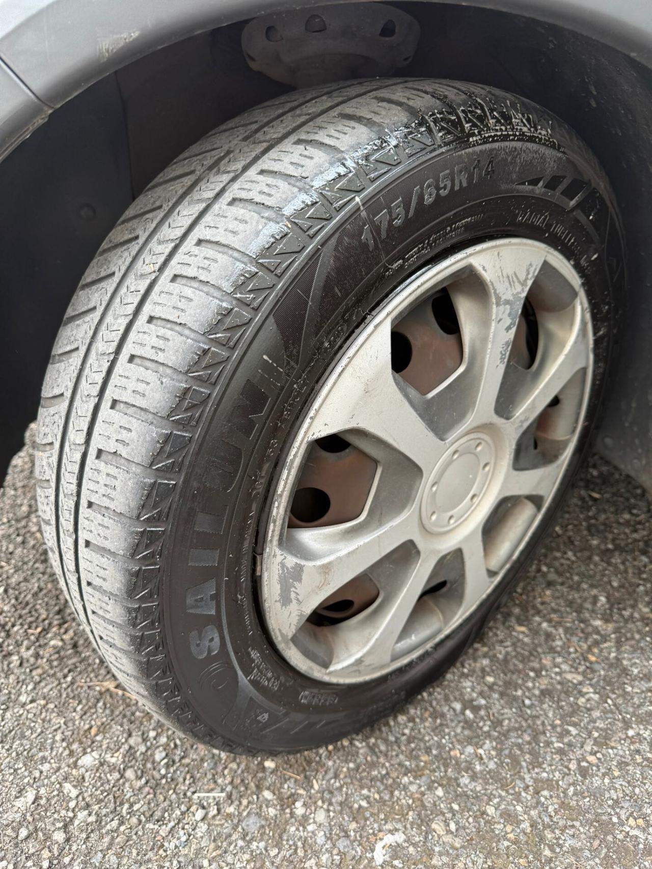 Opel Corsa 1.0i 12V 3 porte NEOPATENTATI